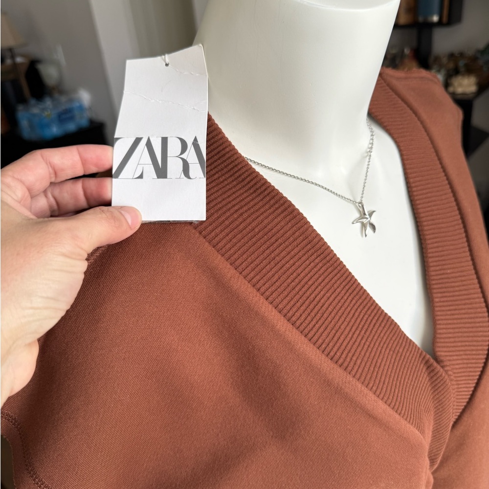 Zara Terracotta V-Neck Sleeveless Sweater - Picture 3 of 4